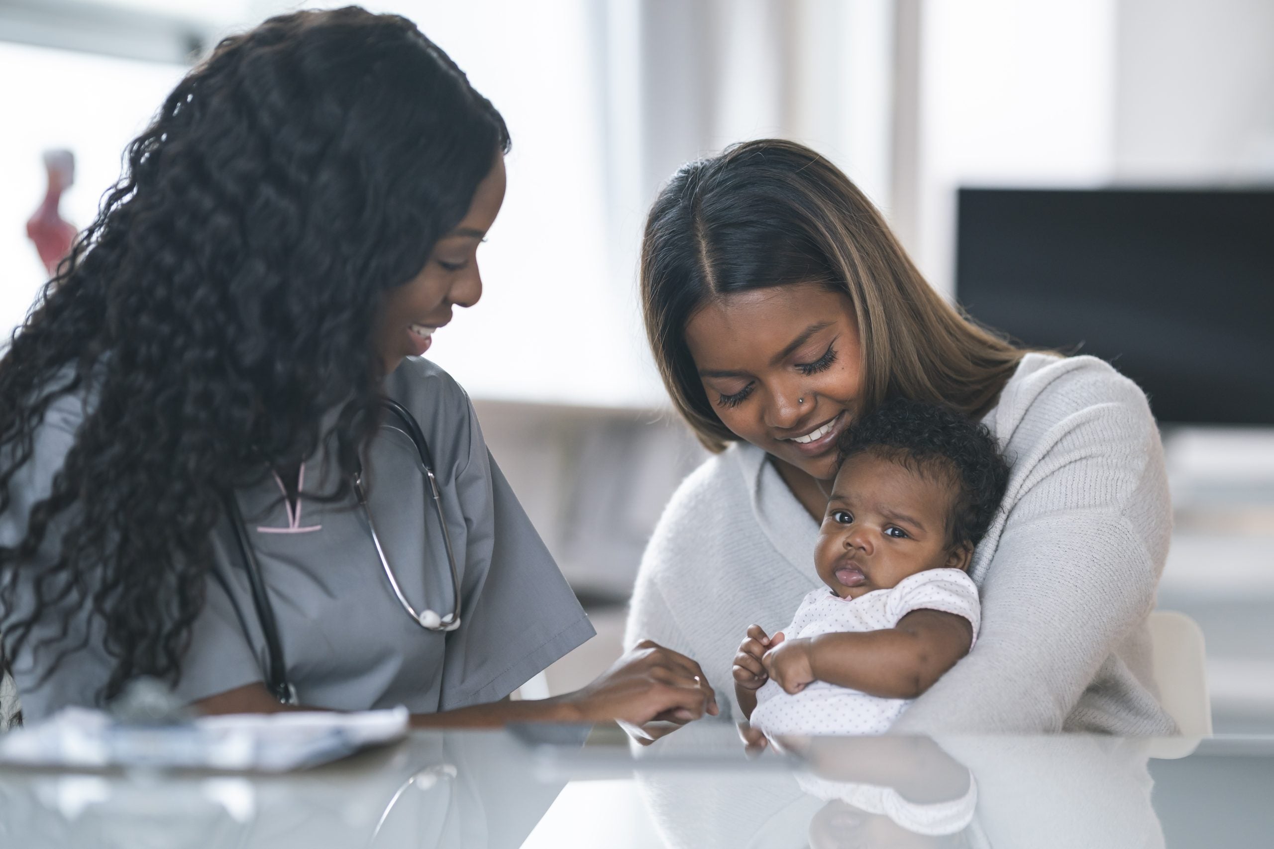 Black Maternal Health Week: What’s The Difference Between Midwives And Doulas?